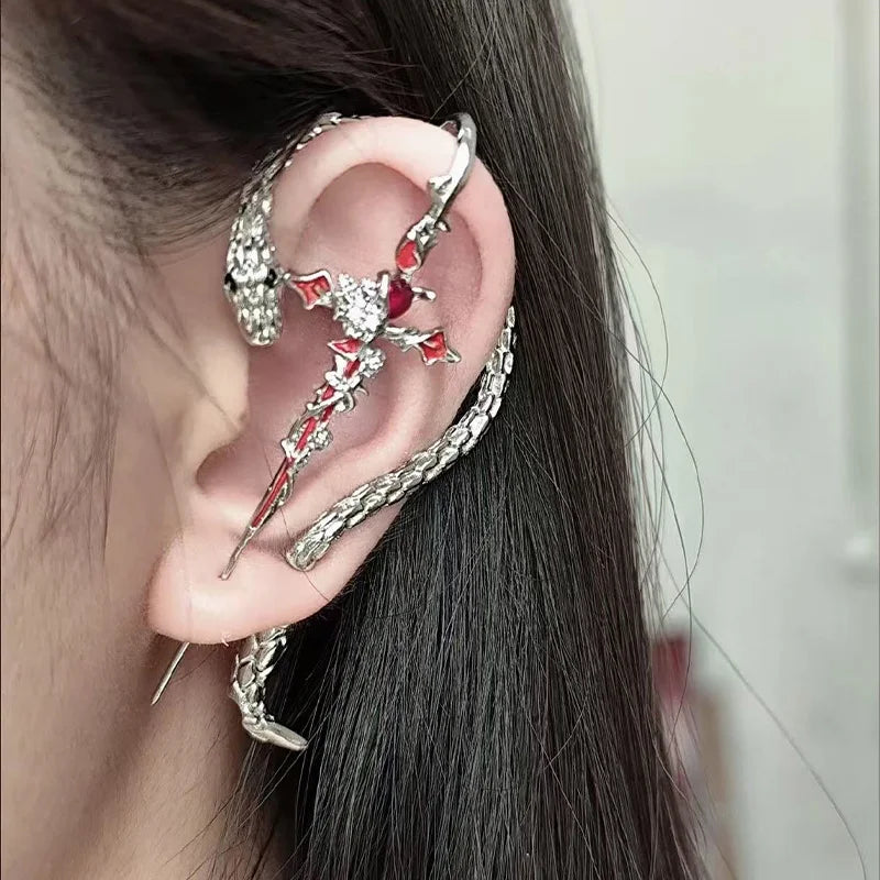 With its refined, high-end design, the Star Guard Taboo Rose piercing combines cold sophistication with dark and sweet contrasts — a unisex statement for modern rebels.