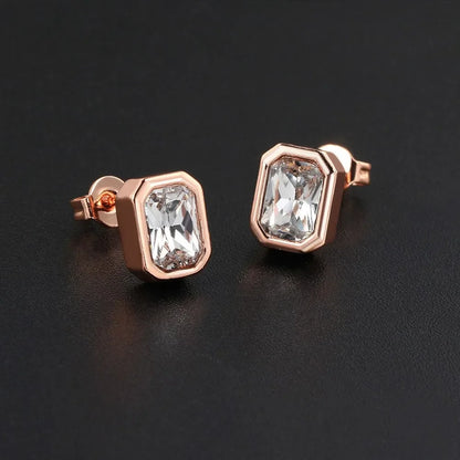 Boucles d’oreilles puces colorées en zirconium – Cristaux rouge, bleu et vert – Bijoux élégants pour femme