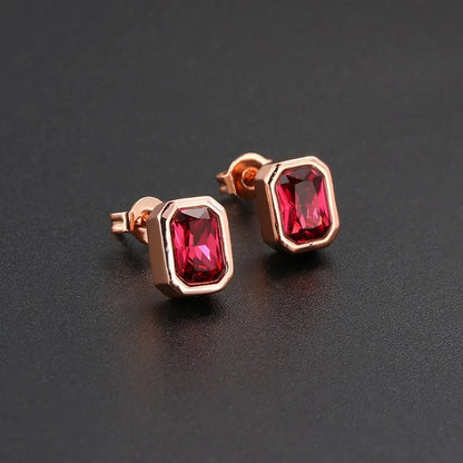 Boucles d’oreilles puces colorées en zirconium – Cristaux rouge, bleu et vert – Bijoux élégants pour femme