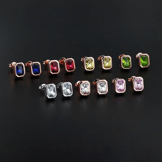 Boucles d’oreilles puces colorées en zirconium – Cristaux rouge, bleu et vert – Bijoux élégants pour femme