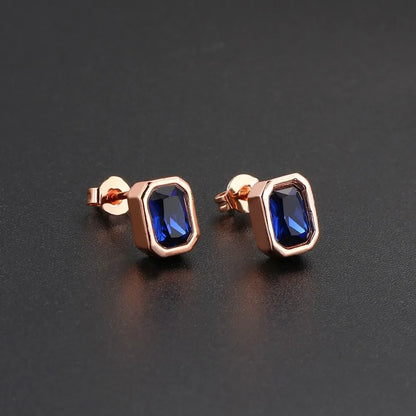 Boucles d’oreilles puces colorées en zirconium – Cristaux rouge, bleu et vert – Bijoux élégants pour femme