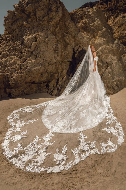 White Ivory Vintage Wedding Veil – 3M Long Soft Tulle Cathedral Veil with Comb, Sequins, and Lace – Bridal Accessories